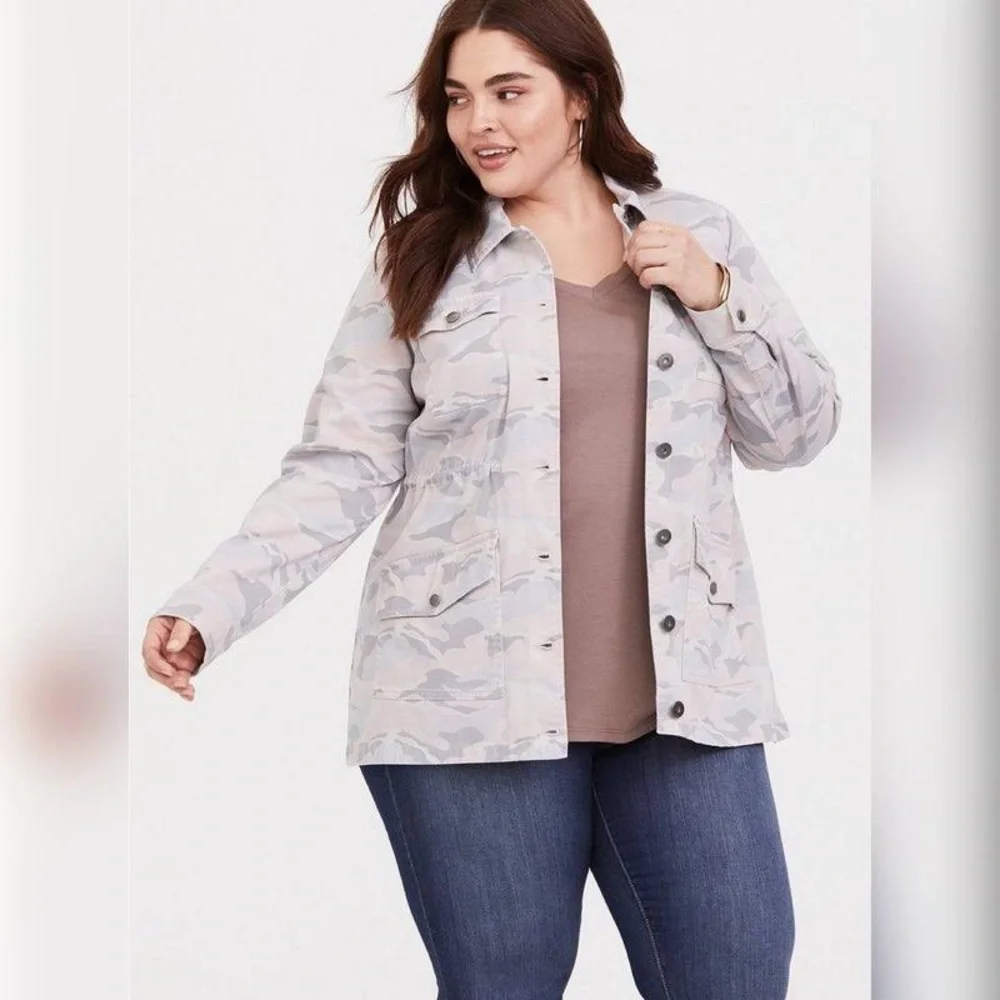 Torrid pink Camo jacket. - Picture 3 of 11